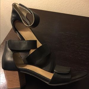 Vionic Sandals size 8